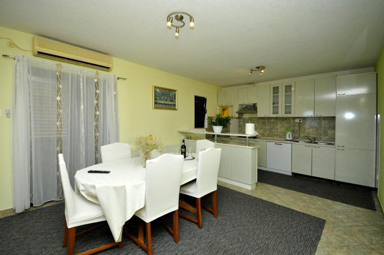 Roso Apartment With Sea View Trogir Exterior photo