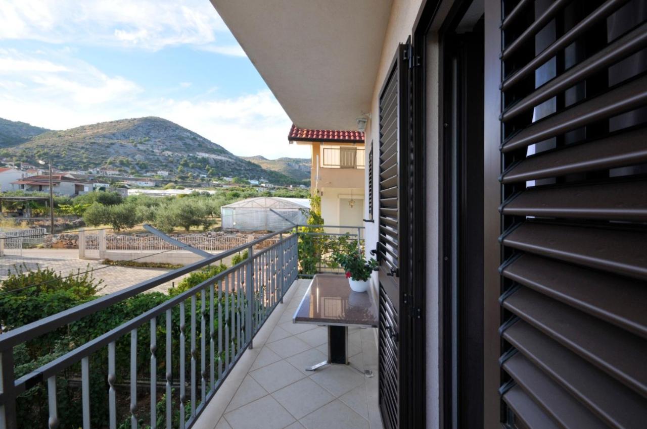 Roso Apartment With Sea View Trogir Exterior photo