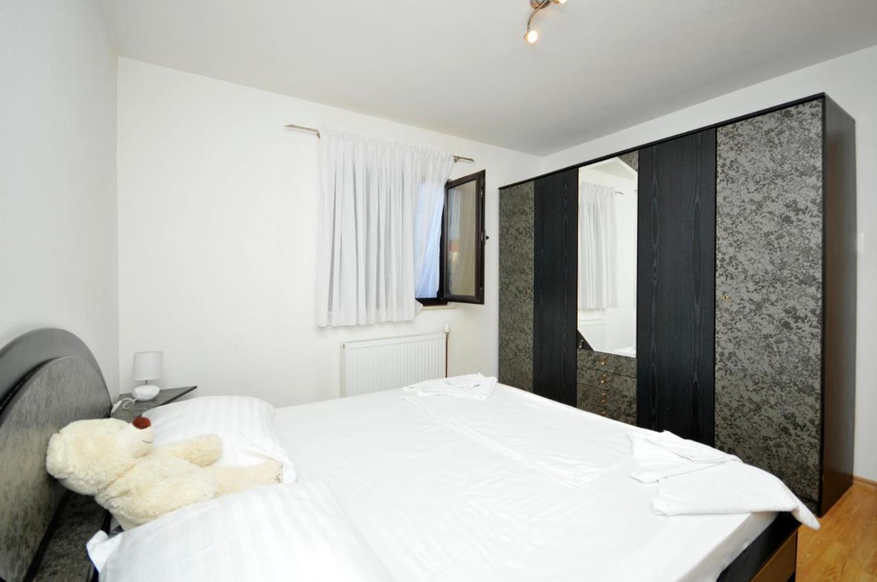 Roso Apartment With Sea View Trogir Exterior photo