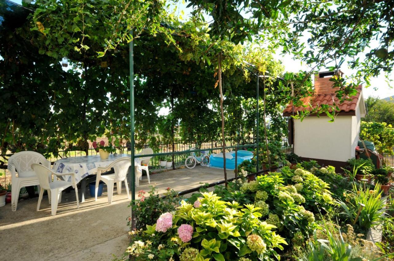 Roso Apartment With Sea View Trogir Exterior photo