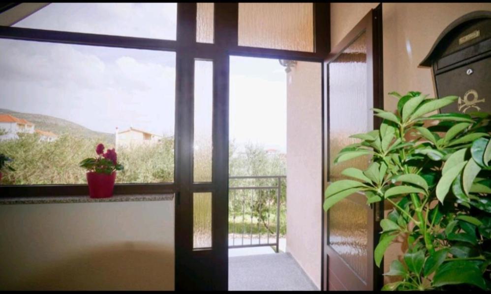Roso Apartment With Sea View Trogir Exterior photo